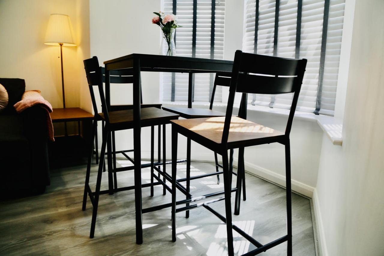 New Modern Apartment With Free Private Parking Plymouth Exterior foto