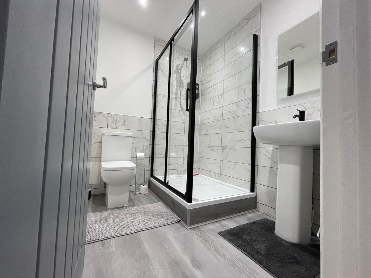 New Modern Apartment With Free Private Parking Plymouth Exterior foto