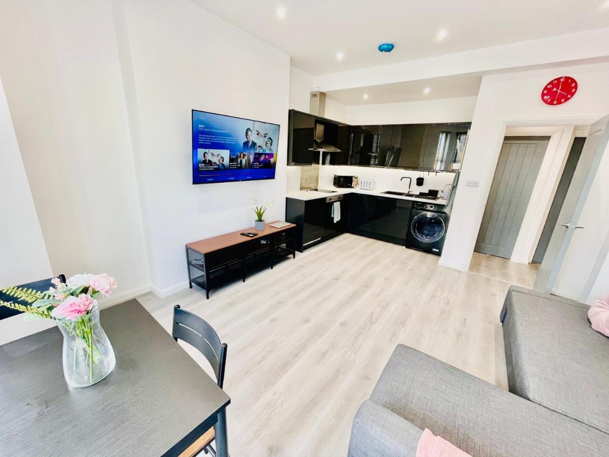 New Modern Apartment With Free Private Parking Plymouth Exterior foto